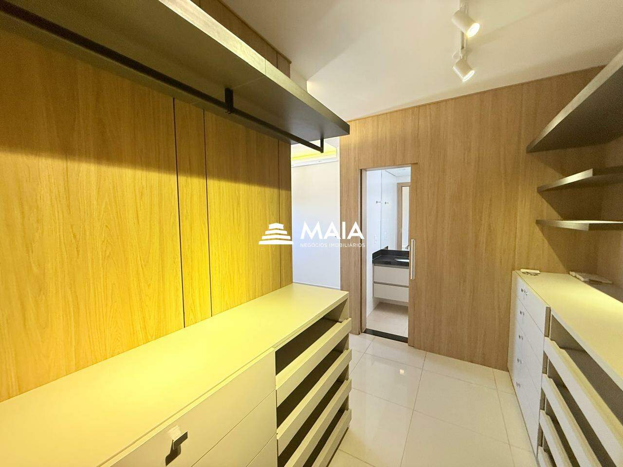 Apartamento à venda no Mercês: 