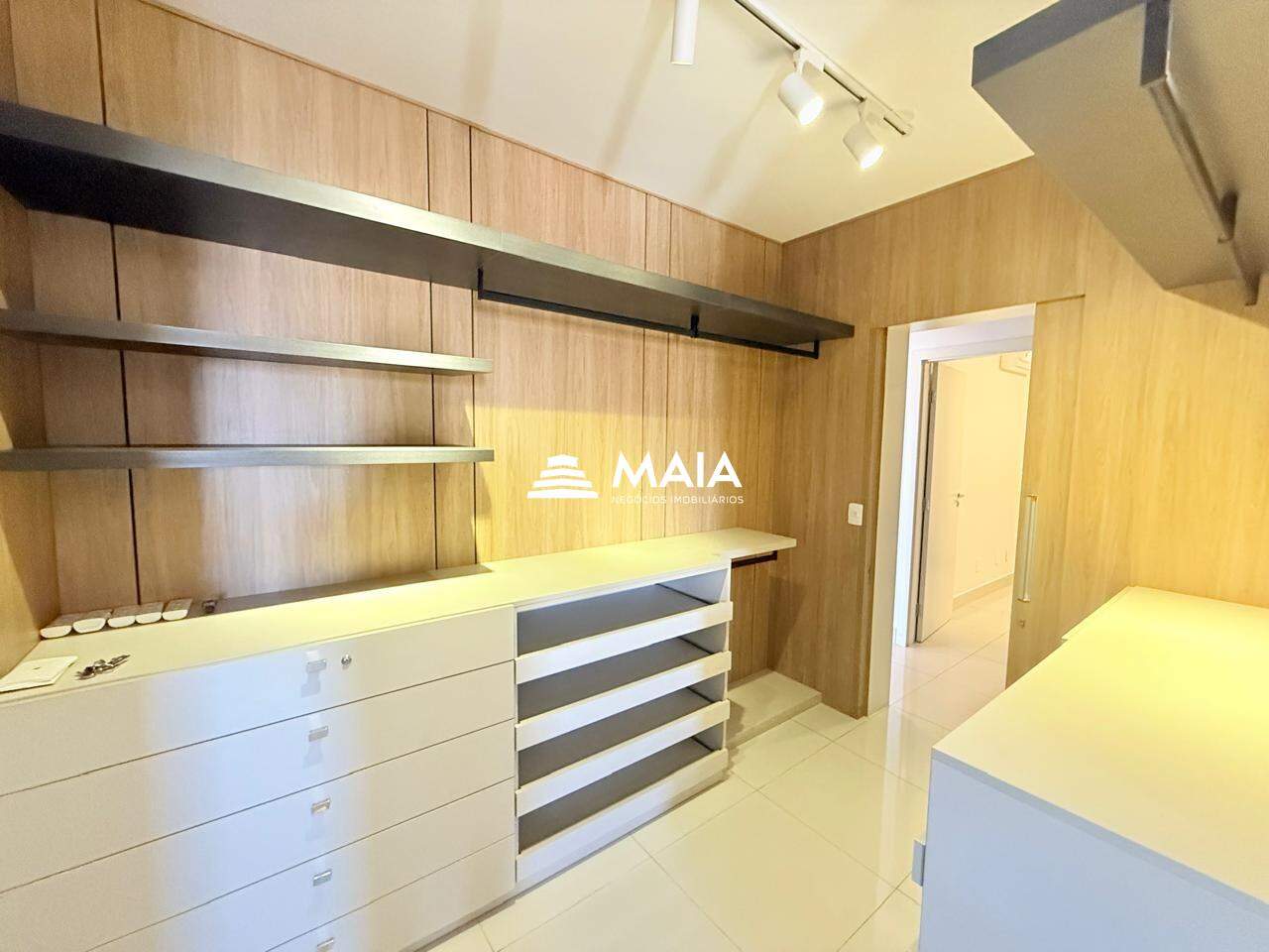 Apartamento à venda no Mercês: 
