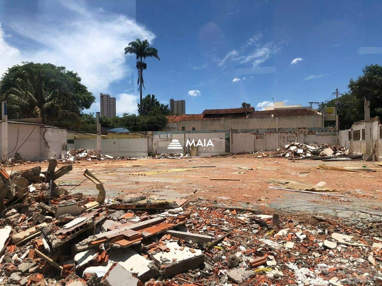 Terreno/Área para aluguel no Mercês: 