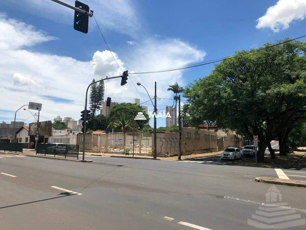 Terreno/Área para aluguel no Mercês: 