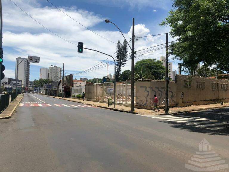 Terreno/Área para aluguel no Mercês: 