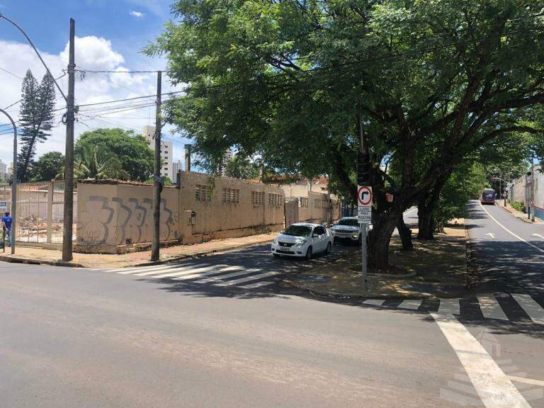 Terreno/Área para aluguel no Mercês: 