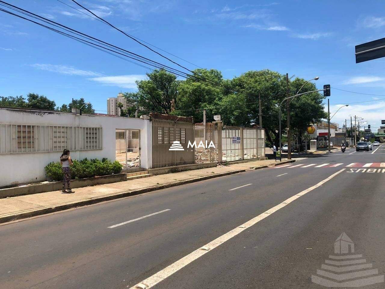 Terreno/Área para aluguel no Mercês: 