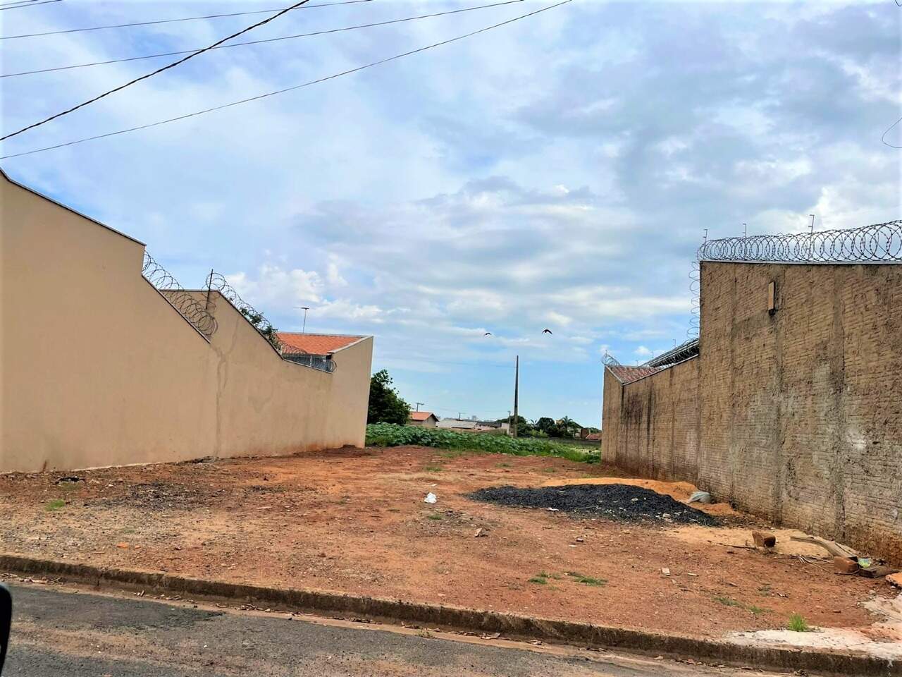 Terreno/Área à venda no Recanto da Terra: 