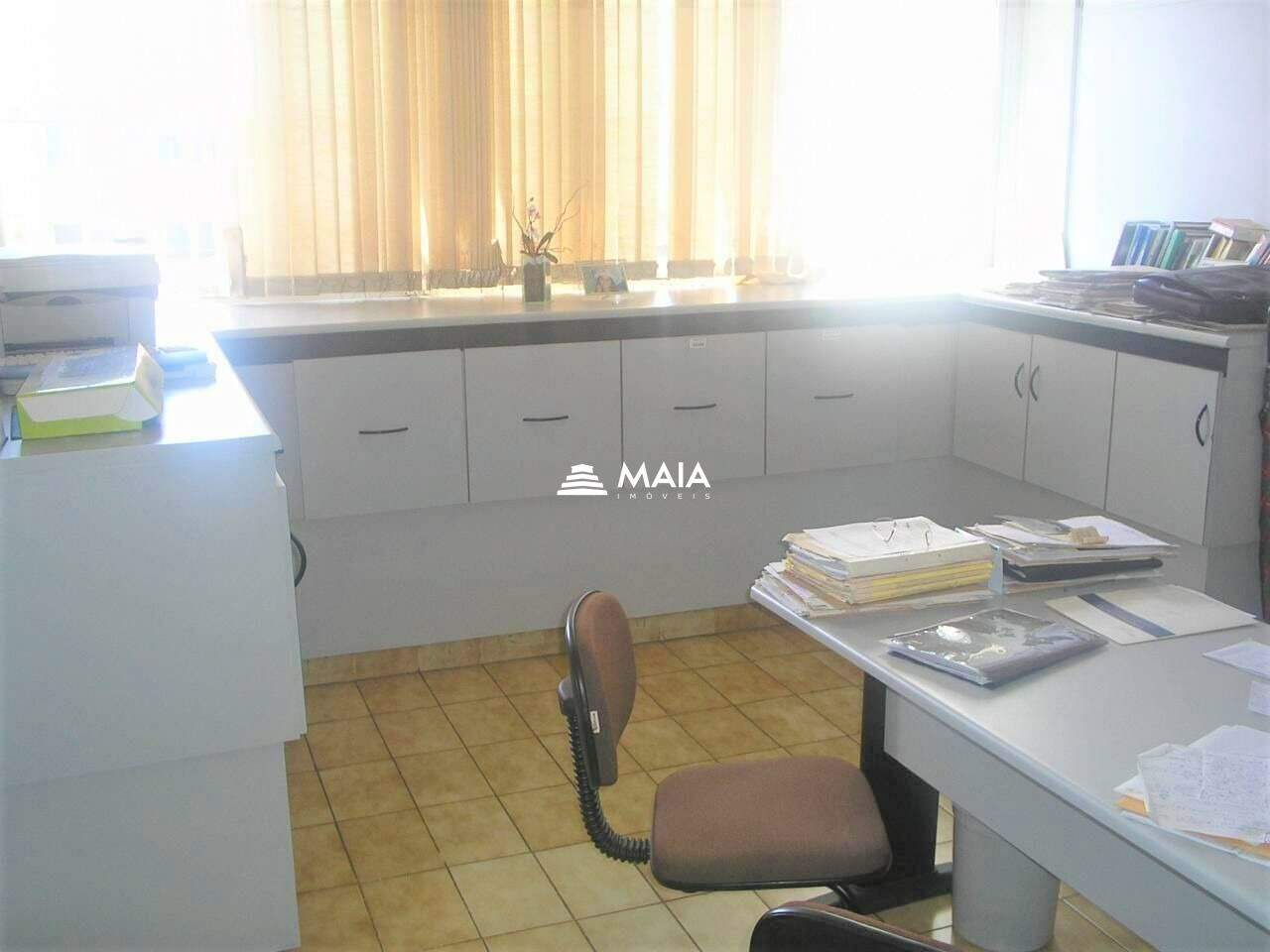 Comercial à venda no Mercês: 