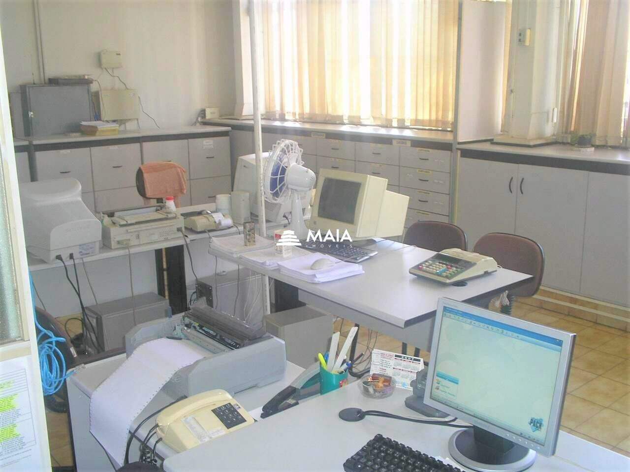 Comercial à venda no Mercês: 