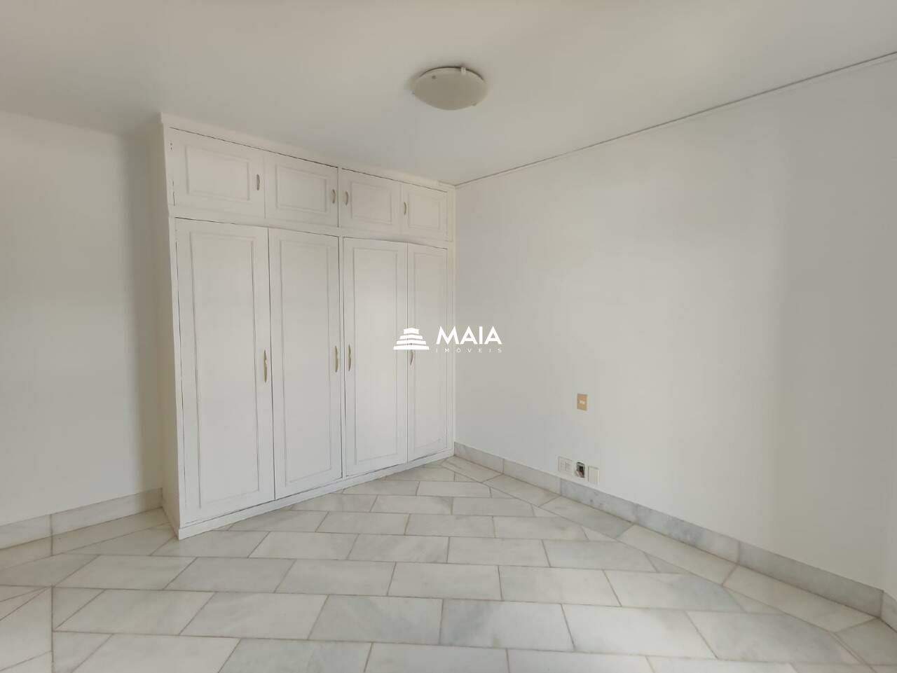 Apartamento à venda no Mercês: 