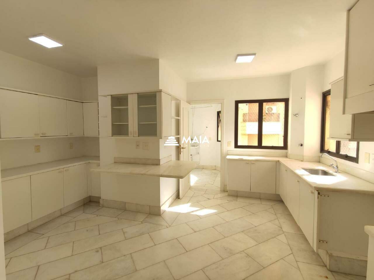 Apartamento à venda no Mercês: 