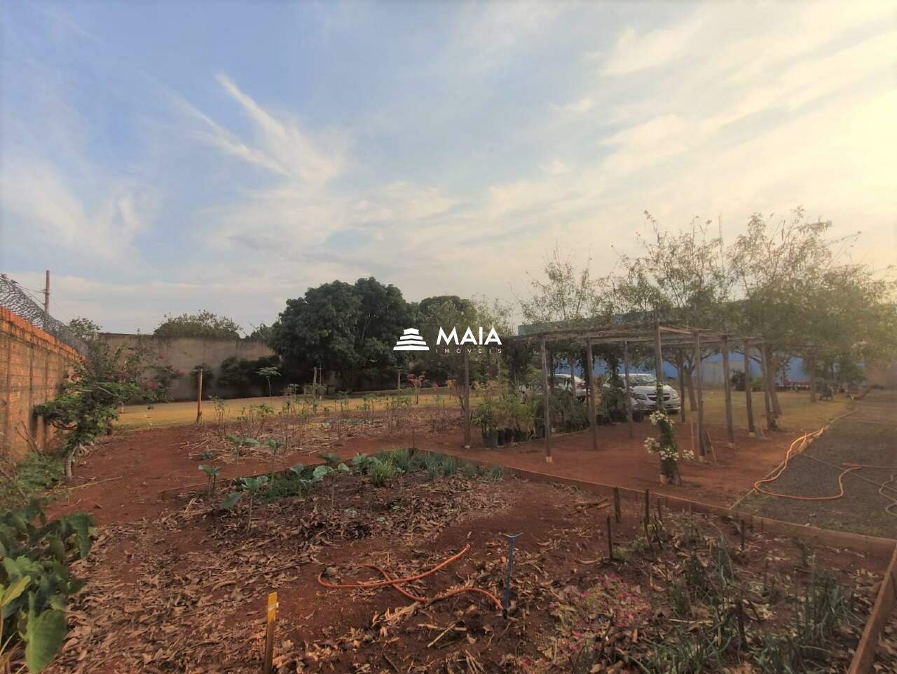 Terreno/Área à venda no Manoel Mendes: 