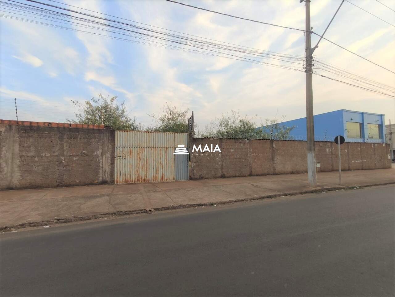 Terreno/Área à venda no Manoel Mendes: 