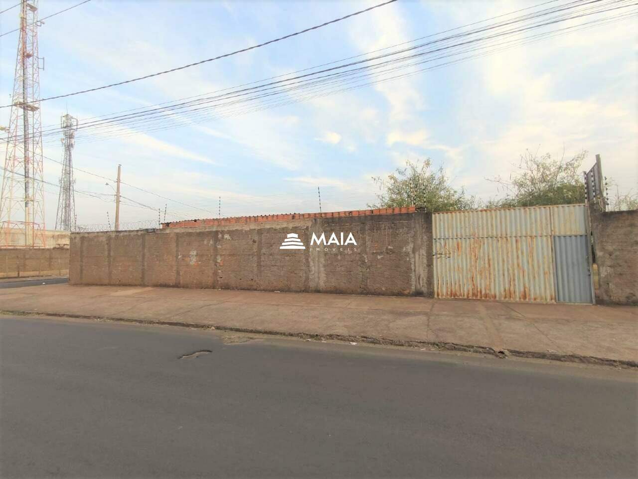 Terreno/Área à venda no Manoel Mendes: 