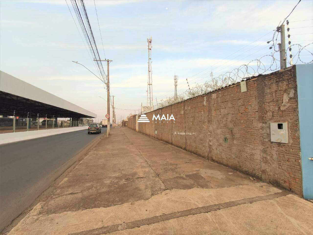 Terreno/Área à venda no Manoel Mendes: 