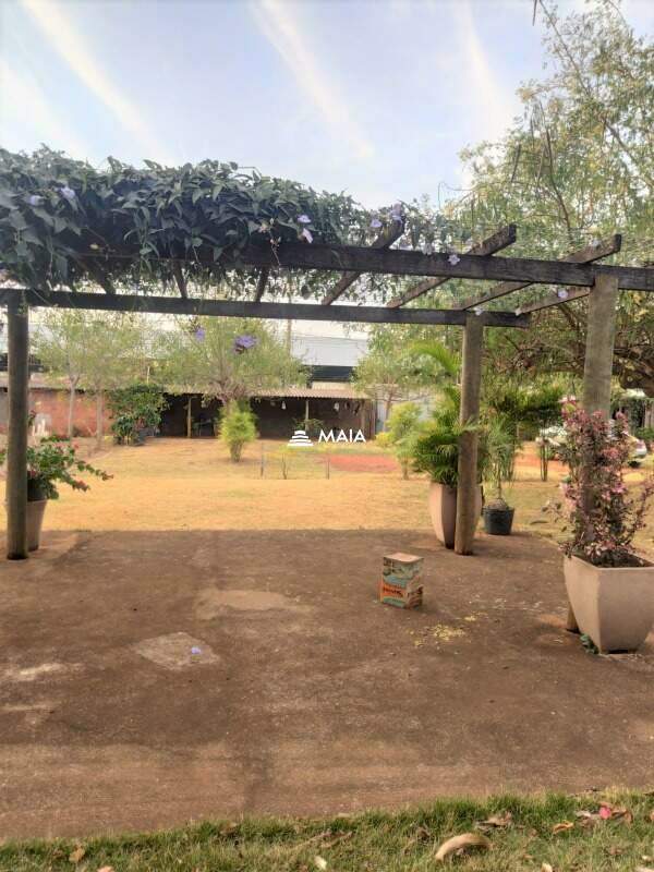 Terreno/Área à venda no Manoel Mendes: 