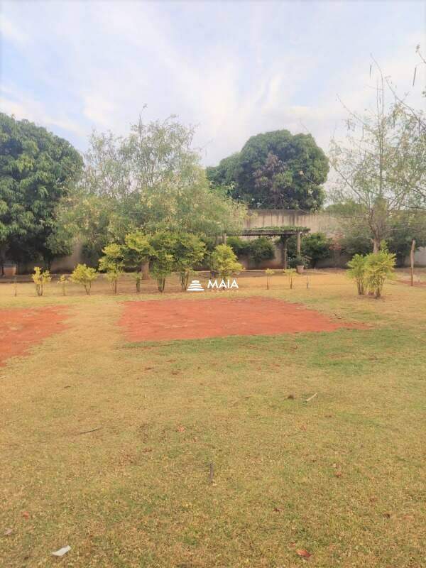 Terreno/Área à venda no Manoel Mendes: 