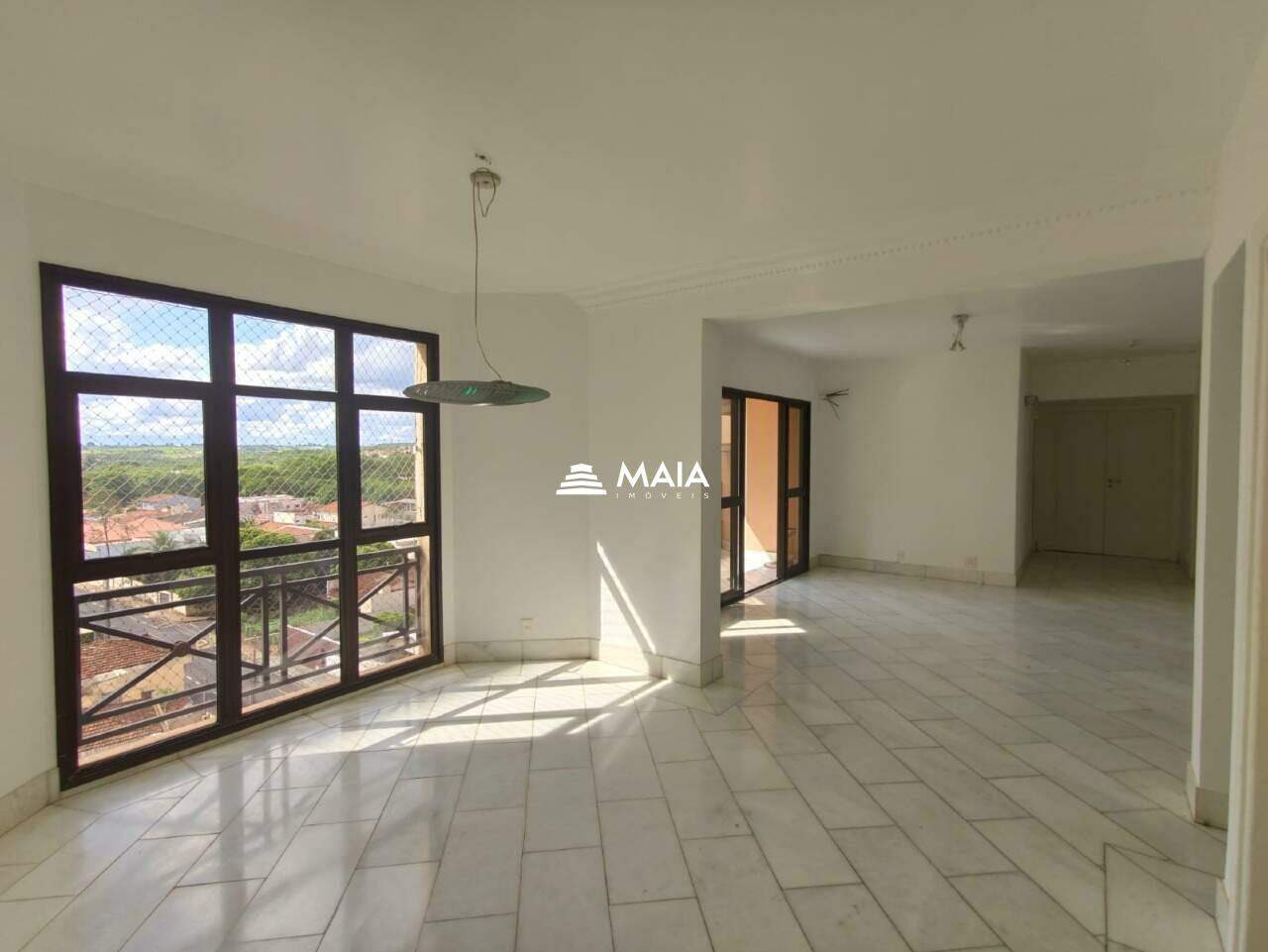 Apartamento para aluguel no Mercês: 