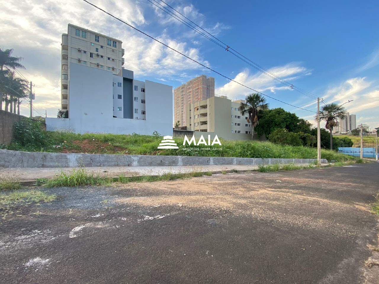 Terreno/Área à venda no Santa Maria: 