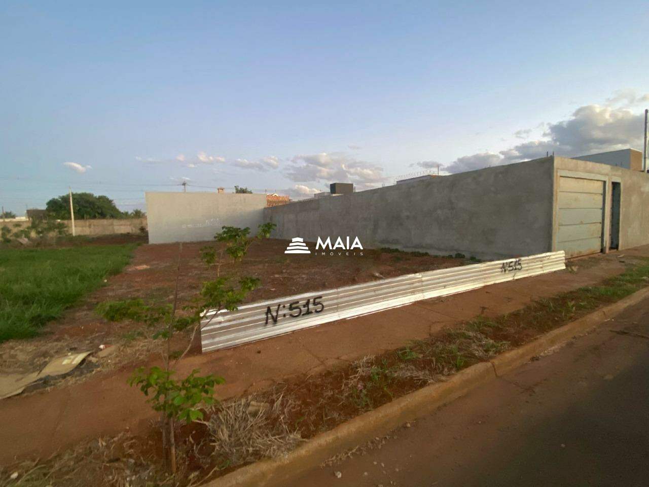 Terreno/Área à venda no Parque das Laranjeiras: 