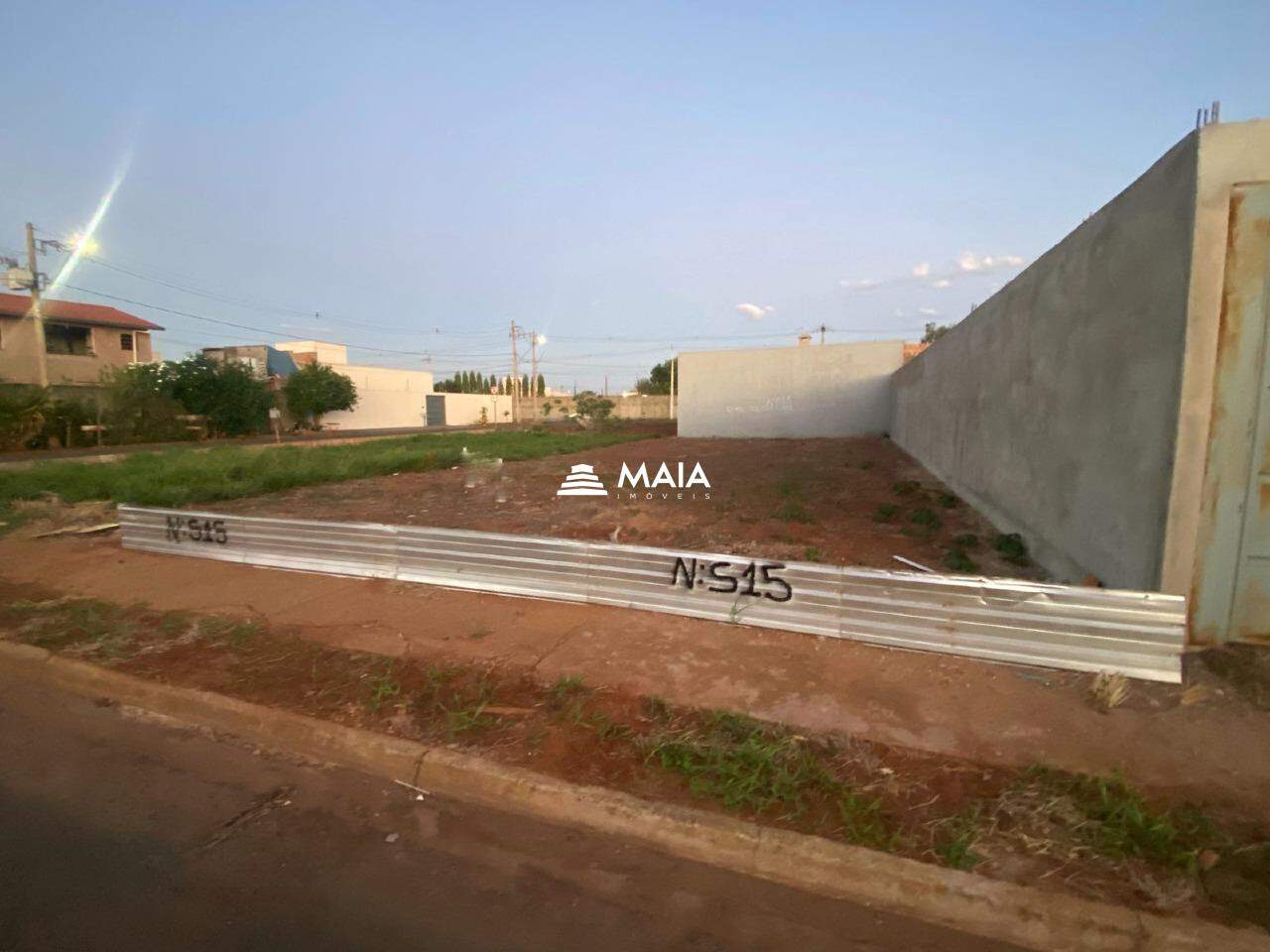 Terreno/Área à venda no Parque das Laranjeiras: 