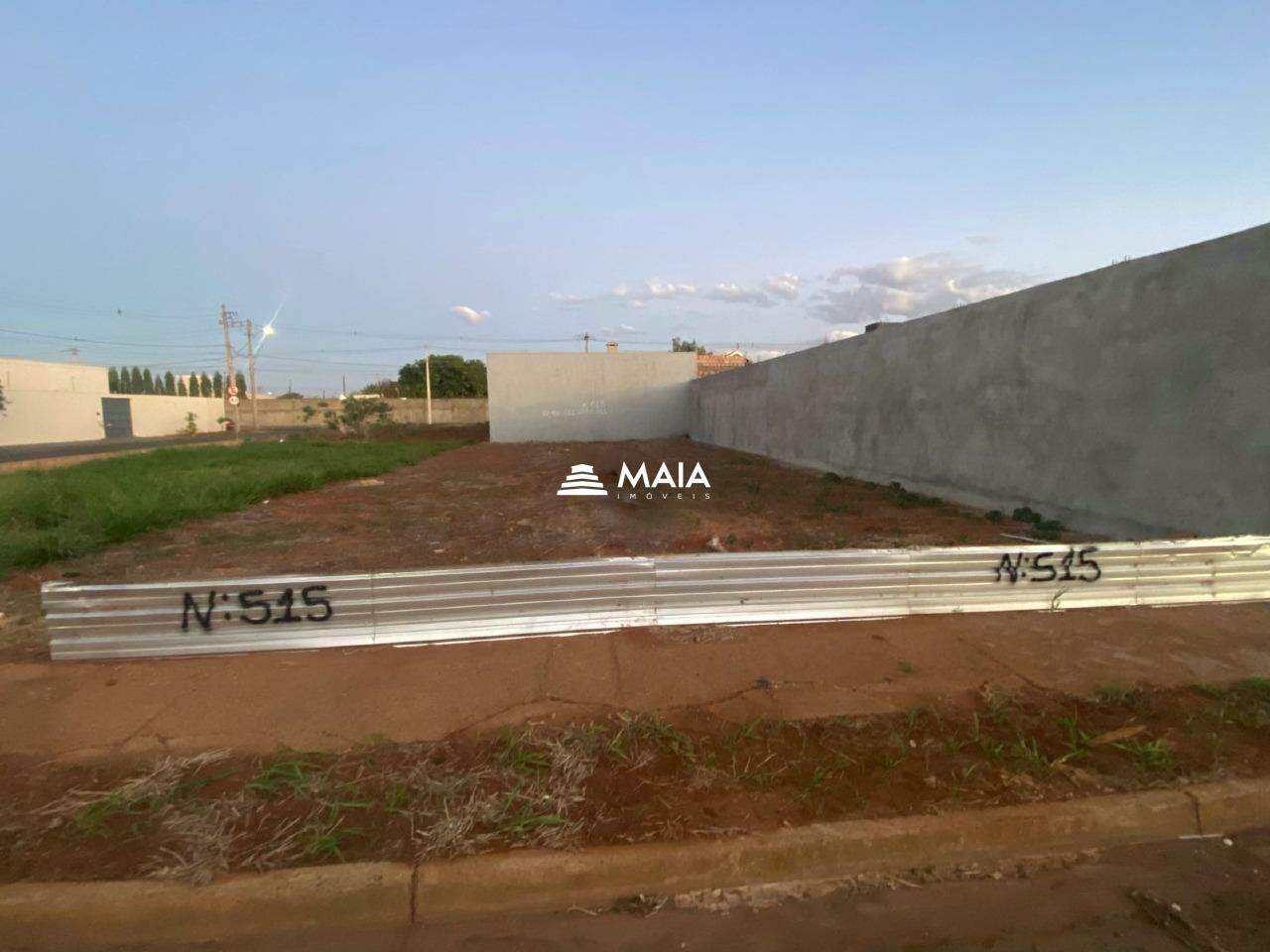 Terreno/Área à venda no Parque das Laranjeiras: 