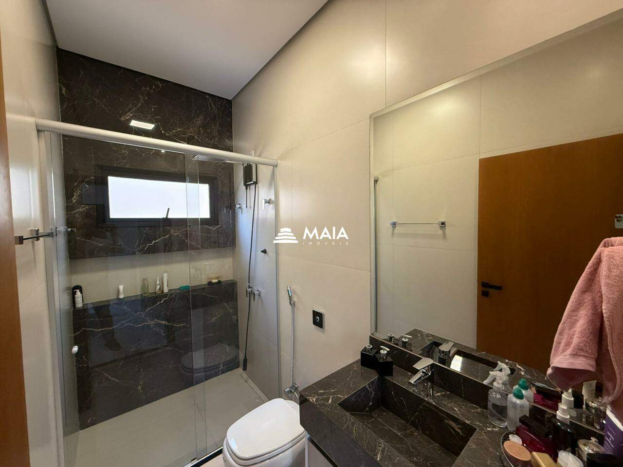 Casa de Condomínio à venda no Estância dos Ipês: 