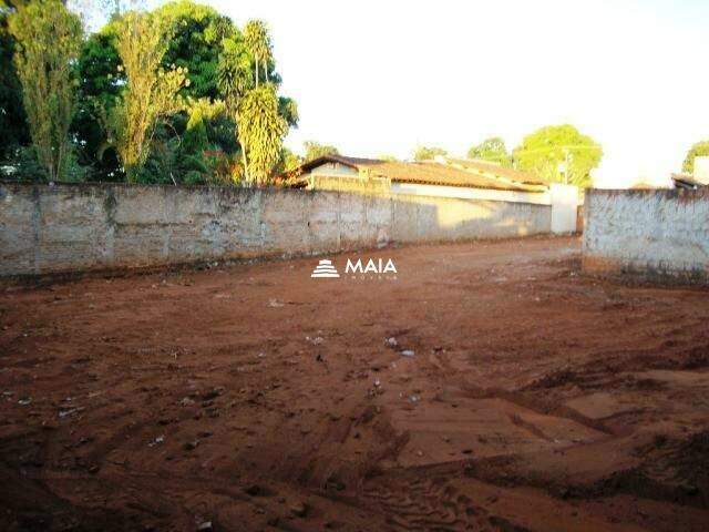 Terreno/Área para aluguel no Mercês: 