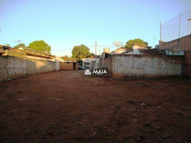 Terreno/Área para aluguel no Mercês: 