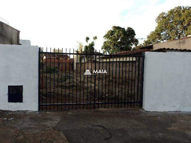 Terreno/Área para aluguel no Mercês: 