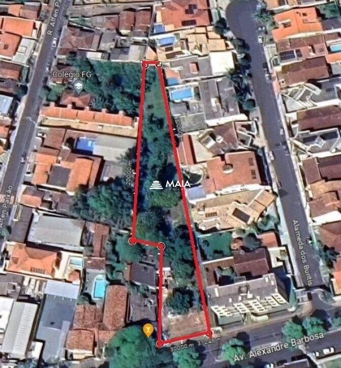 Terreno/Área à venda no Mercês: 