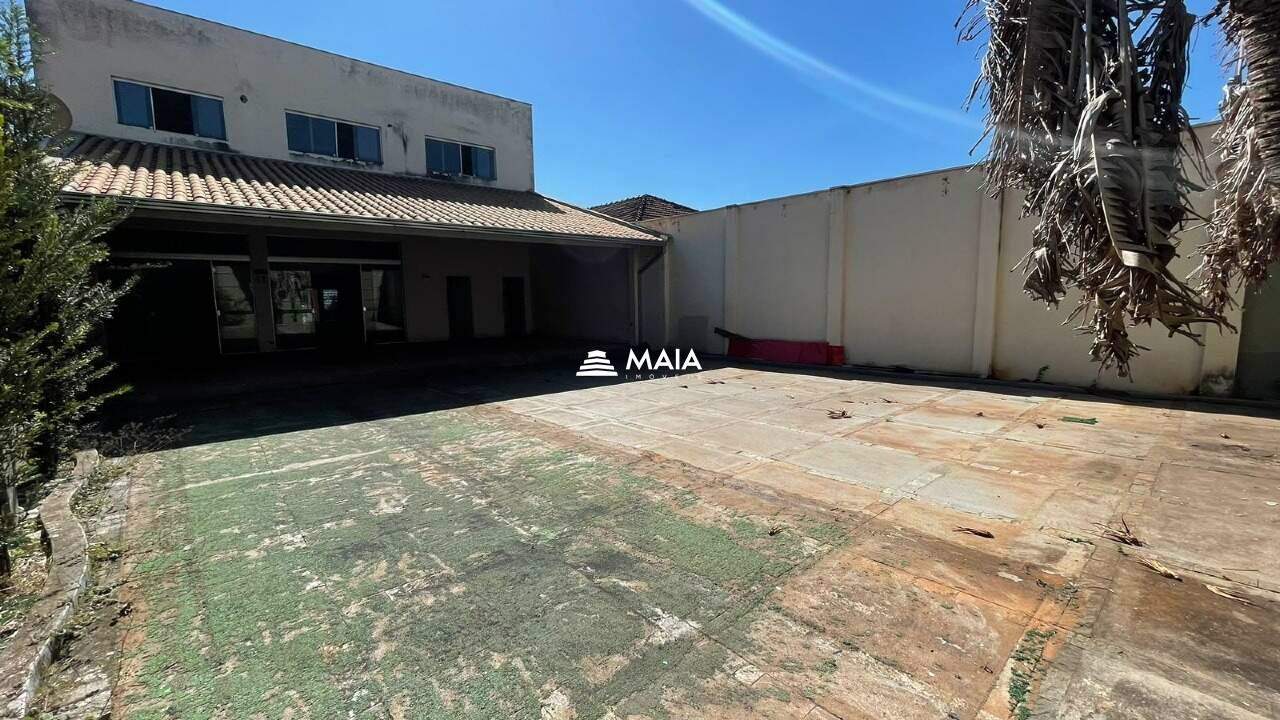 Galpão à venda no Mercês: 