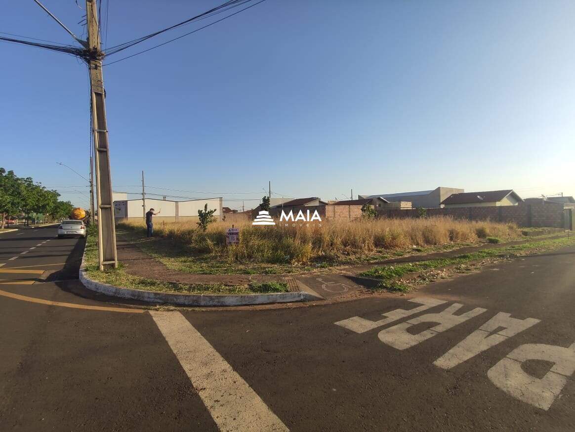 Terreno/Área à venda no Jardim Espanha: 