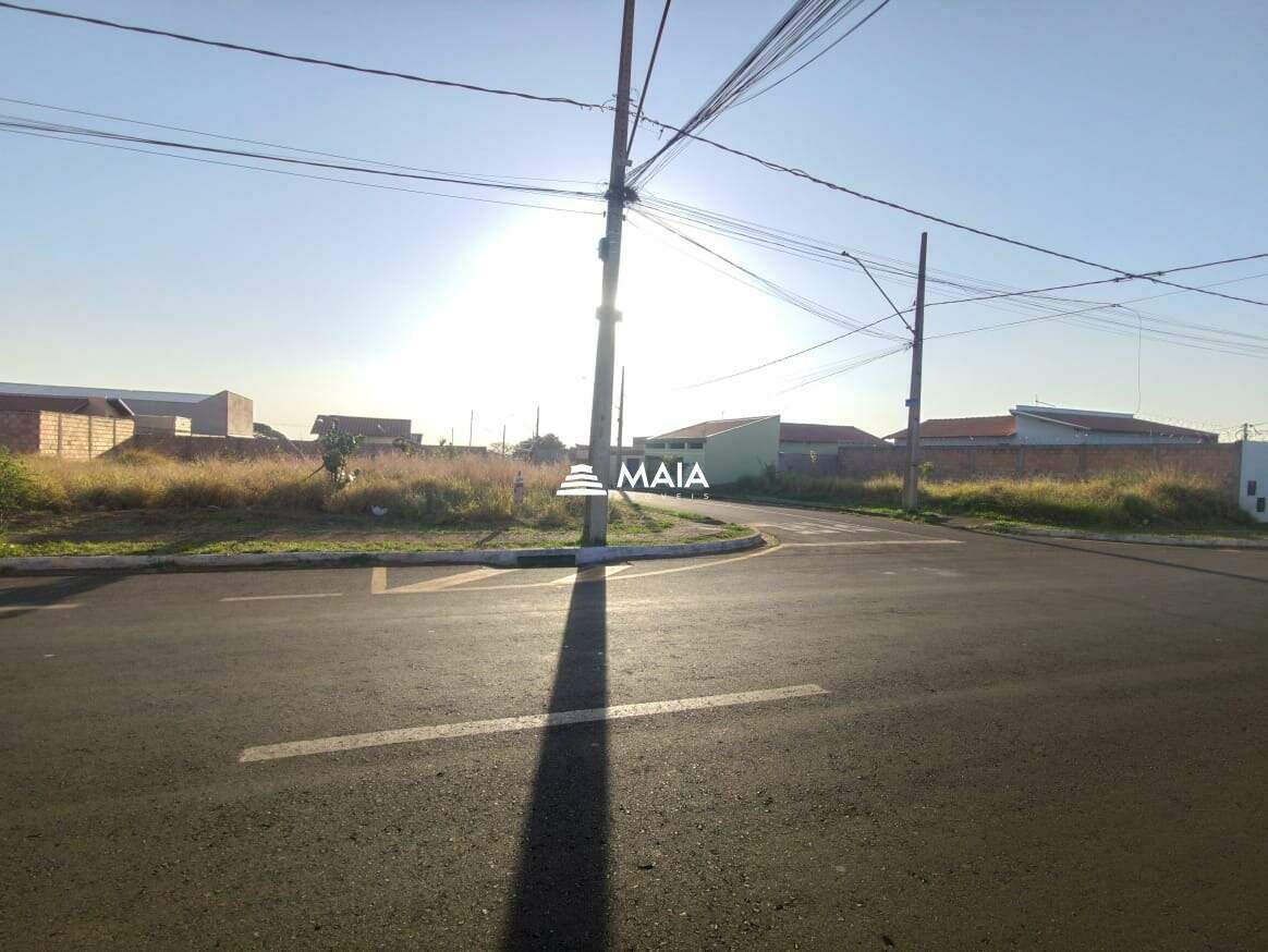 Terreno/Área à venda no Jardim Espanha: 