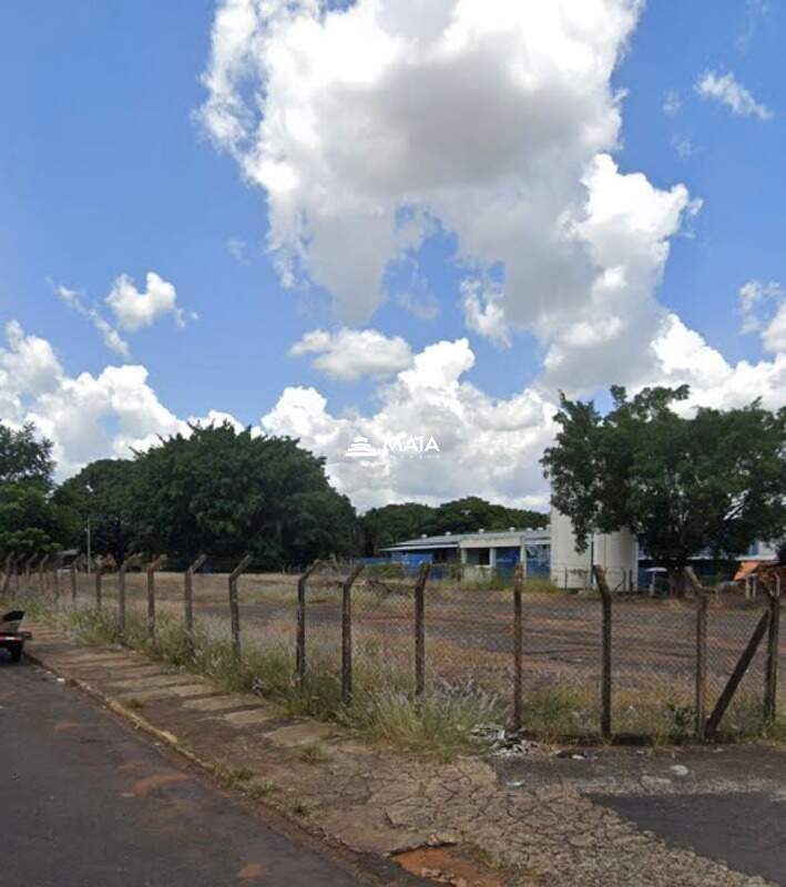 Terreno/Área para aluguel no Pontal: 