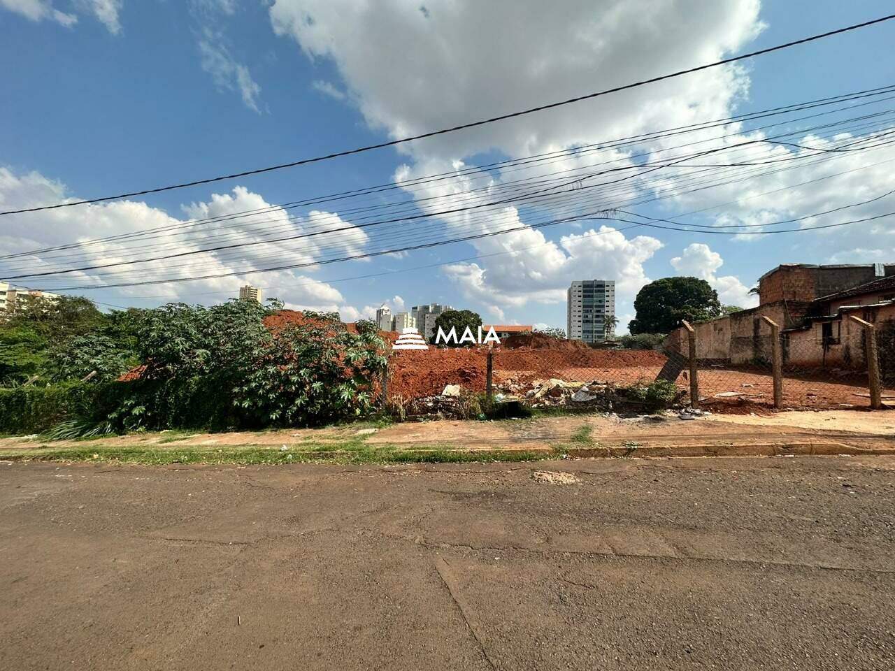 Terreno/Área à venda no Santa Maria: 