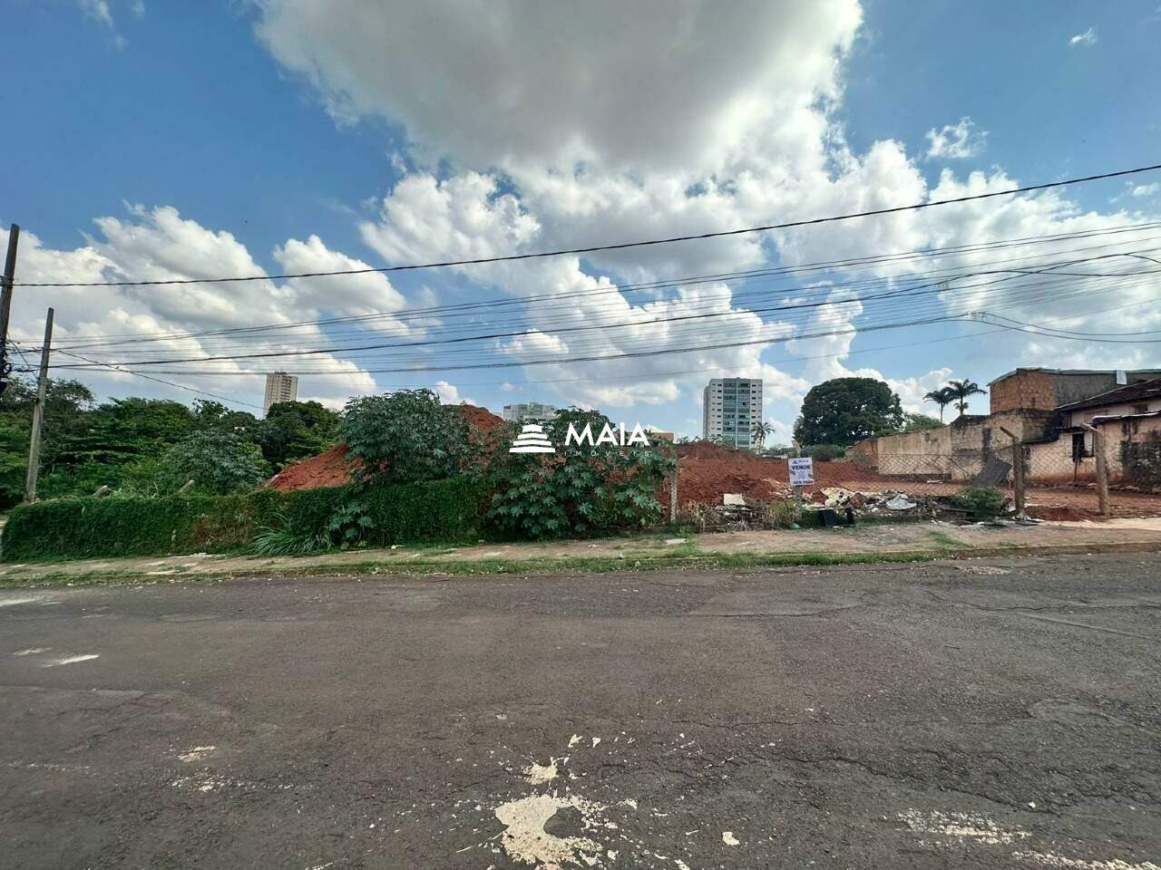 Terreno/Área à venda no Santa Maria: 
