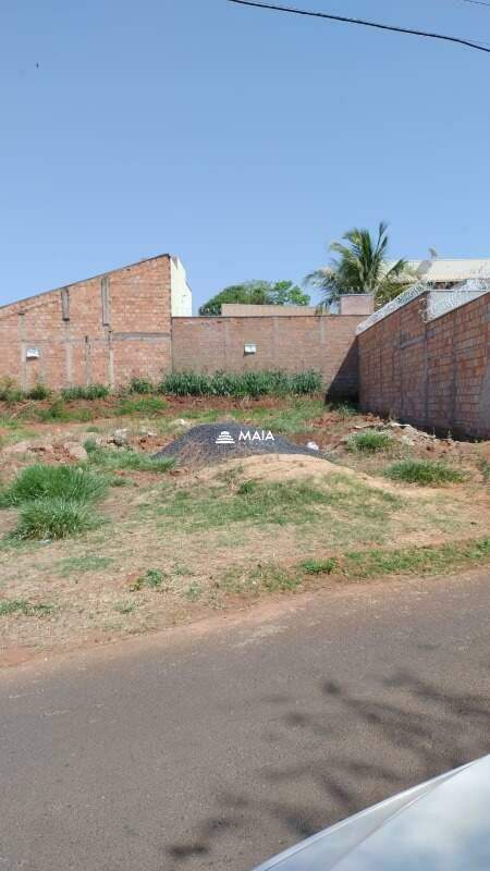 Terreno/Área à venda no Jardim Maracanã: 