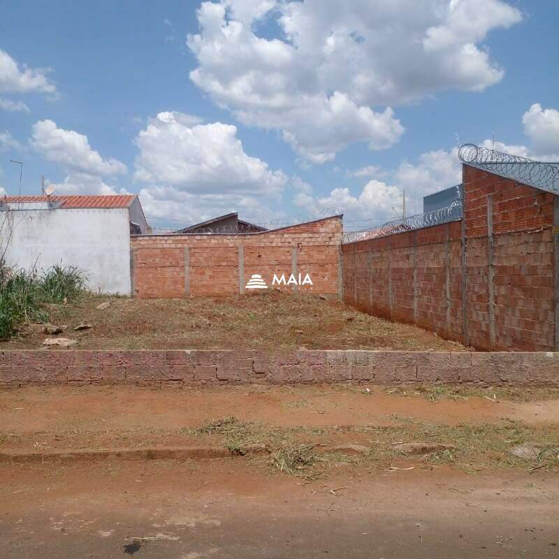 Terreno/Área à venda no Oneida Mendes II: 