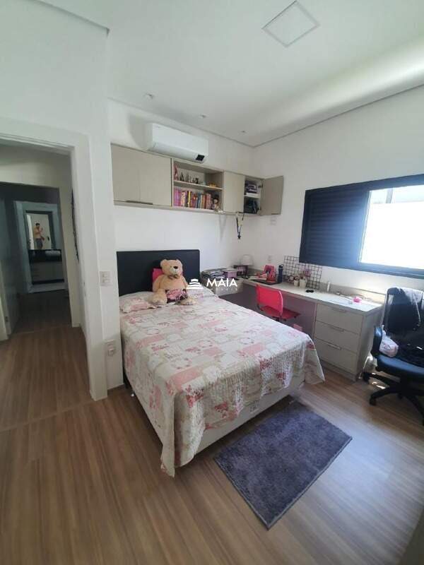 Casa de Condomínio à venda no Jockey Park: 