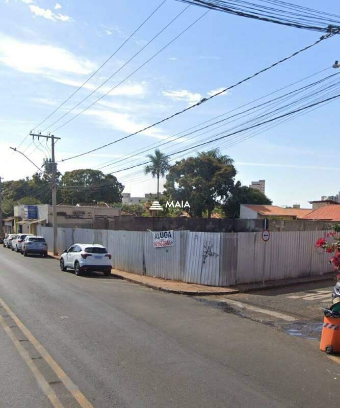 Terreno/Área para aluguel no Mercês: 