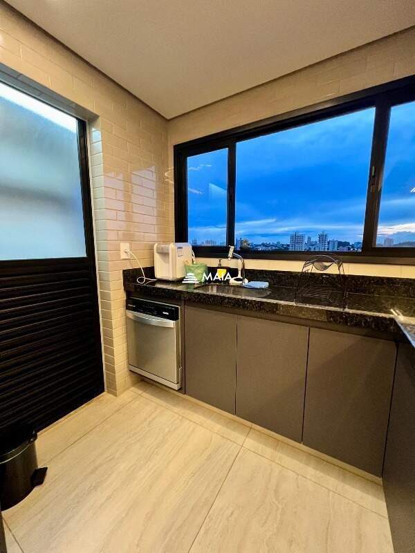 Apartamento à venda no Mercês: 