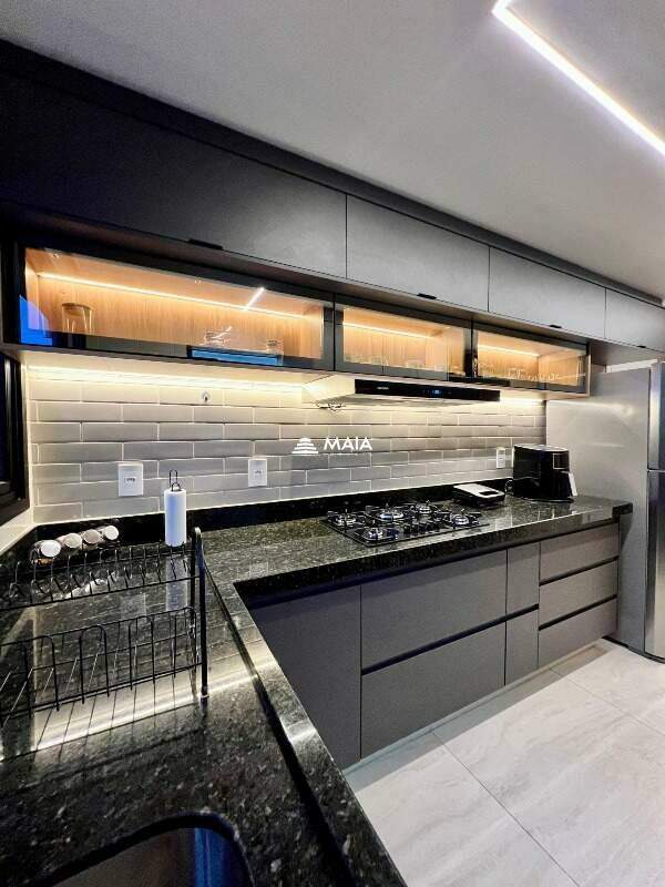 Apartamento à venda no Mercês: 