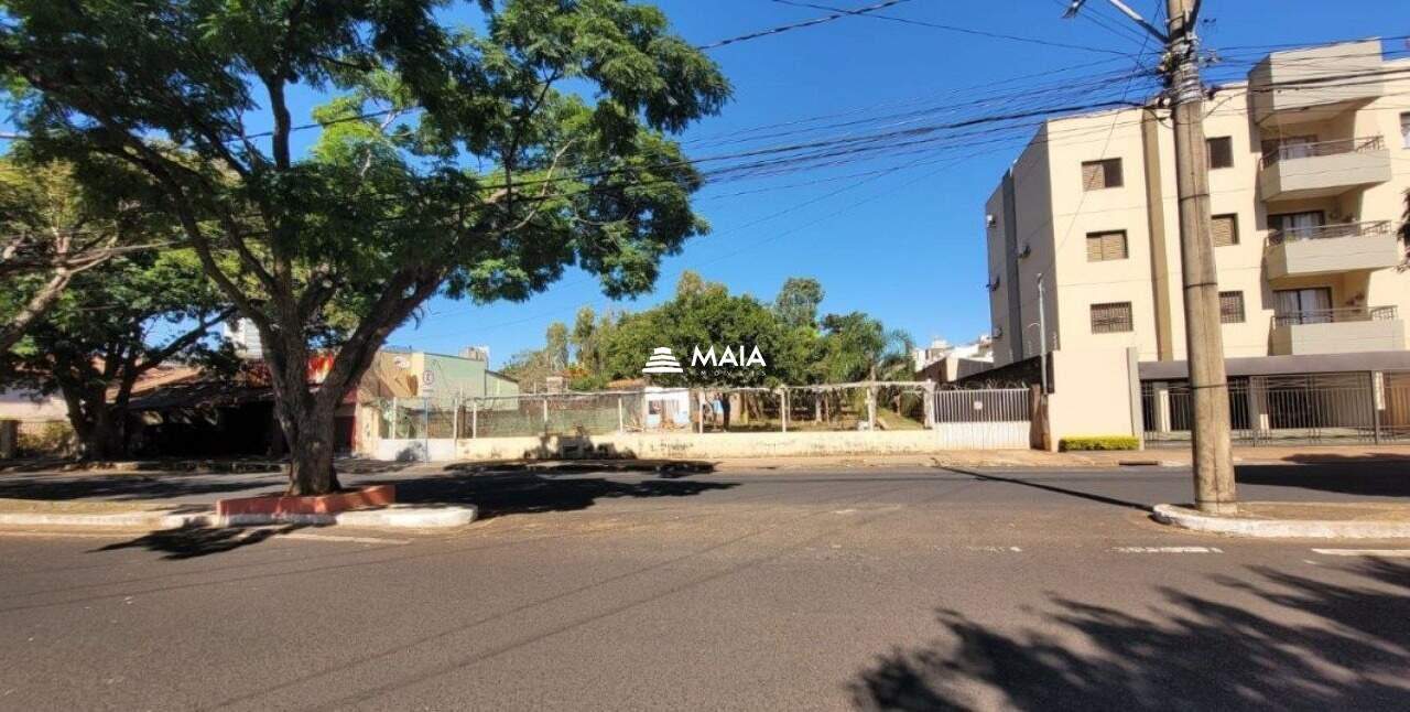 Terreno/Área para aluguel no Mercês: 