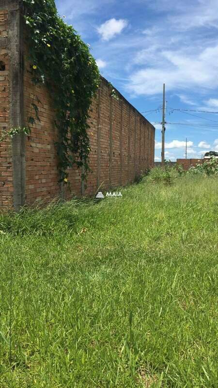 Terreno/Área à venda no Parque das Laranjeiras: 