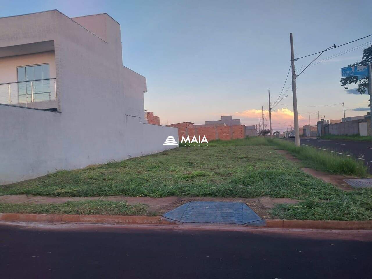 Terreno/Área à venda no Parque das Laranjeiras II: 