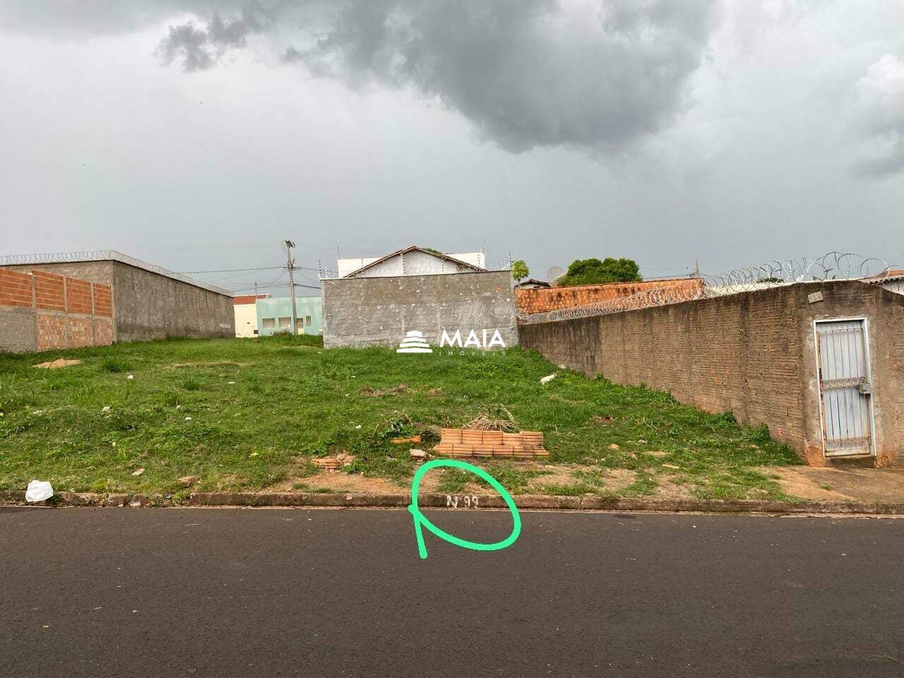 Terreno/Área à venda no Lourdes: 
