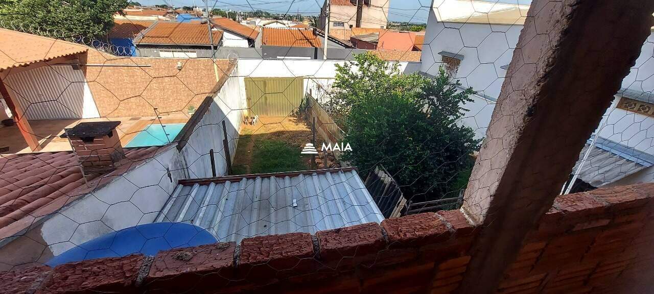 Terreno/Área à venda no Antonia Cândida: 