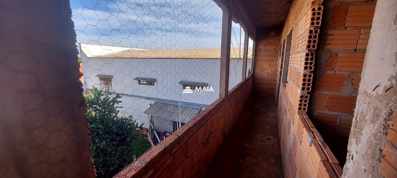 Terreno/Área à venda no Antonia Cândida: 