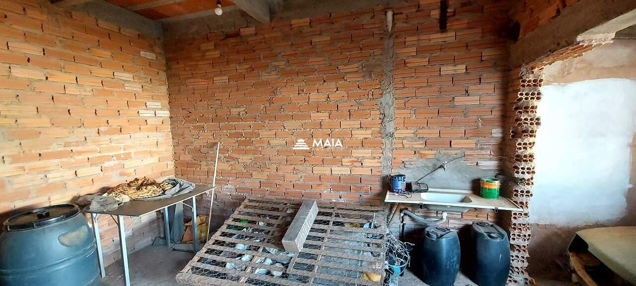 Terreno/Área à venda no Antonia Cândida: 