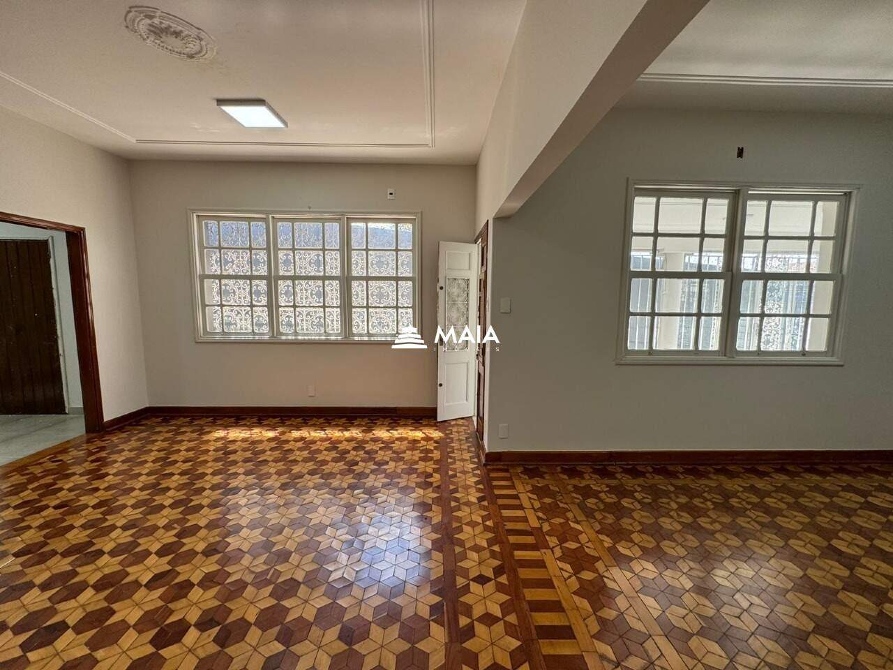 Casa à venda no Centro: 