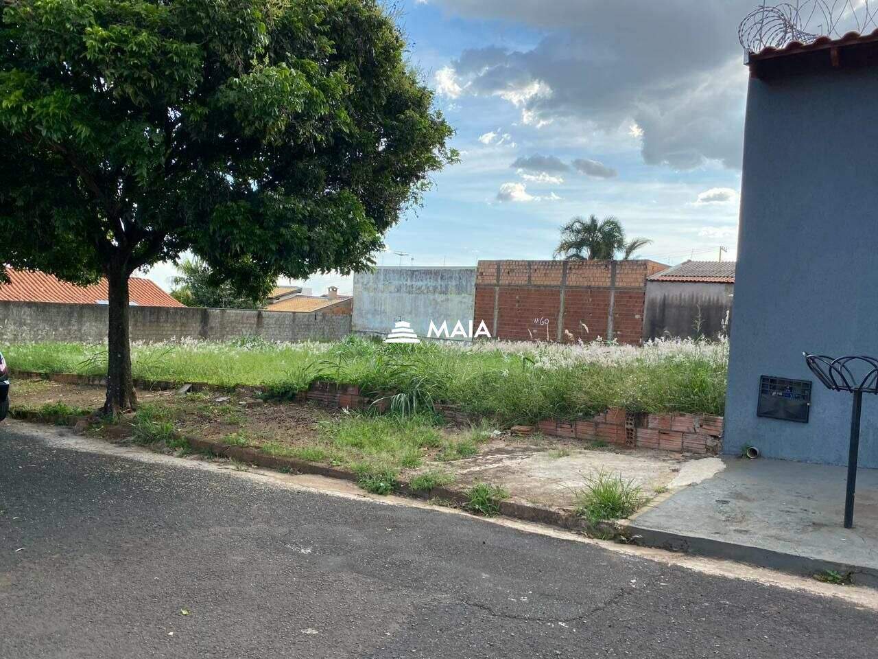 Terreno/Área à venda no Tita Rezende: 