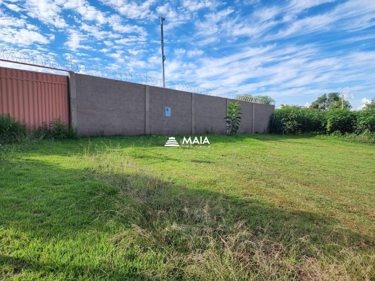 Terreno/Área à venda no Peirópolis: 